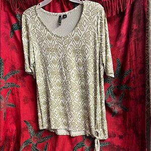 New Directions Cream and Gold Patterned Blouse